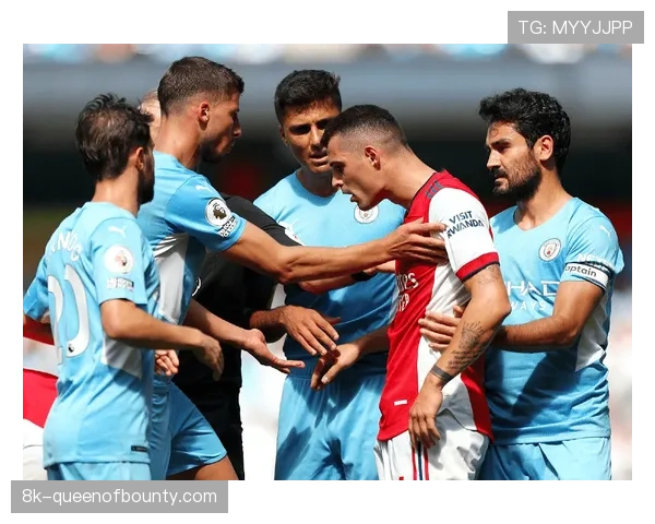 “专访节选:曼城后卫谈防守心得——‘首要任务是延缓对手的反击速度’”