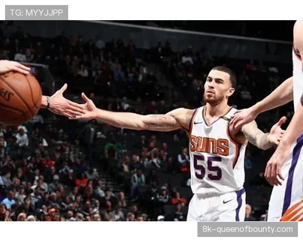 前NBA球员迈克-詹姆斯抵达沈阳,与辽宁队会合